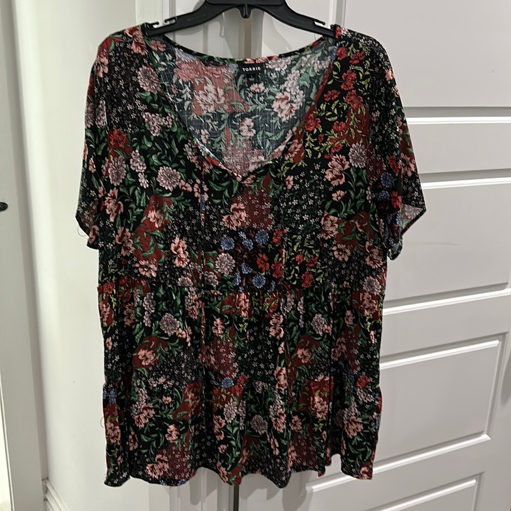 Women’s Torrid brand size 1 babydoll top, new without tags, black/floral print